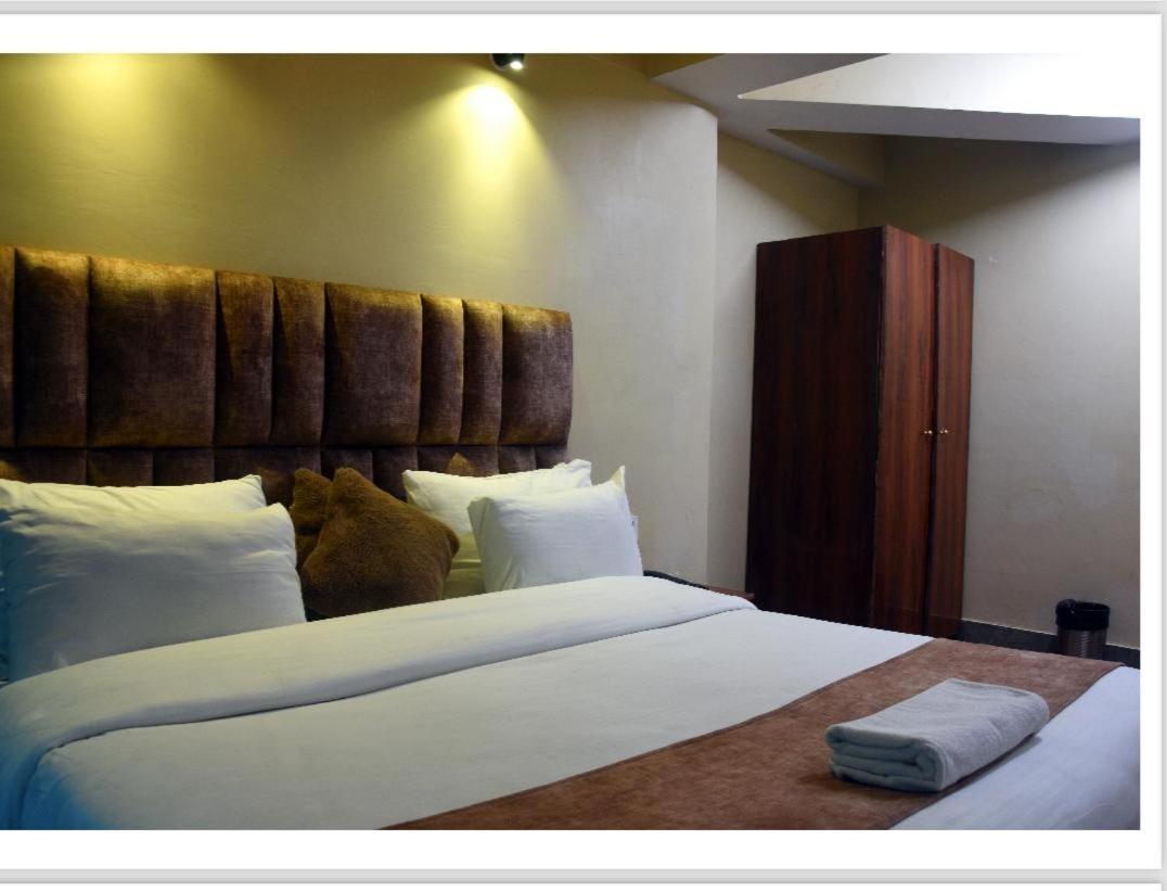 Hotel King Near Drc Parking ダージリン エクステリア 写真