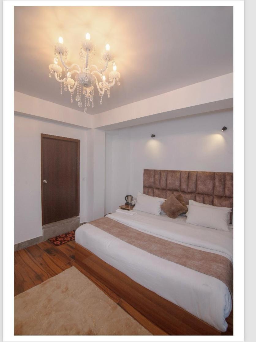 Hotel King Near Drc Parking ダージリン エクステリア 写真