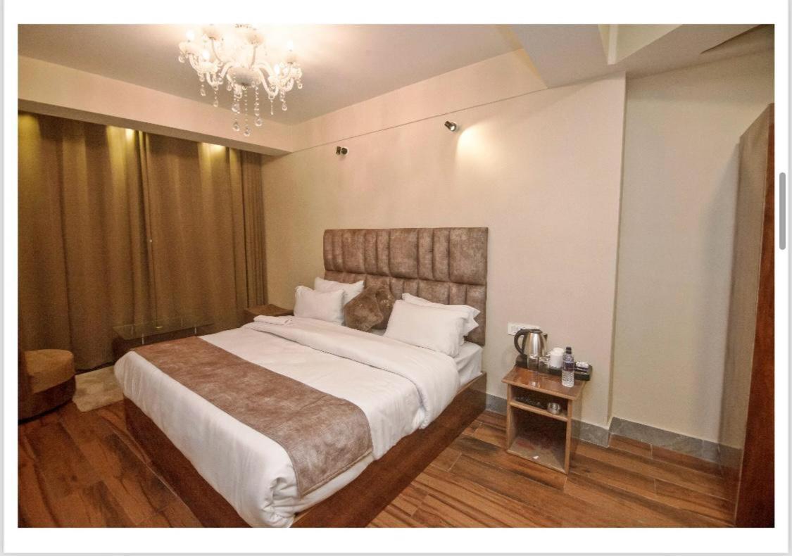 Hotel King Near Drc Parking ダージリン エクステリア 写真